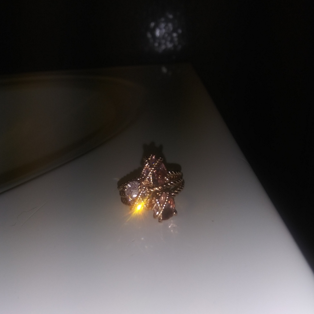 Gold band with 3 diamonds